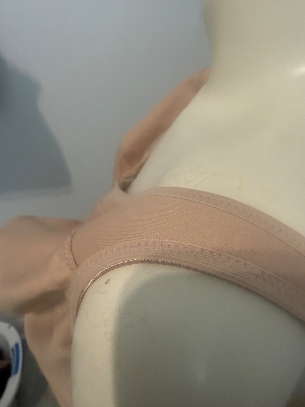 Glamorise bra,48 C. Nude - Picture 3 of 11